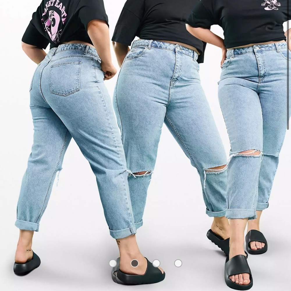 Curve high rise mom jeans in lightwash with rips - ASOS DESIGN